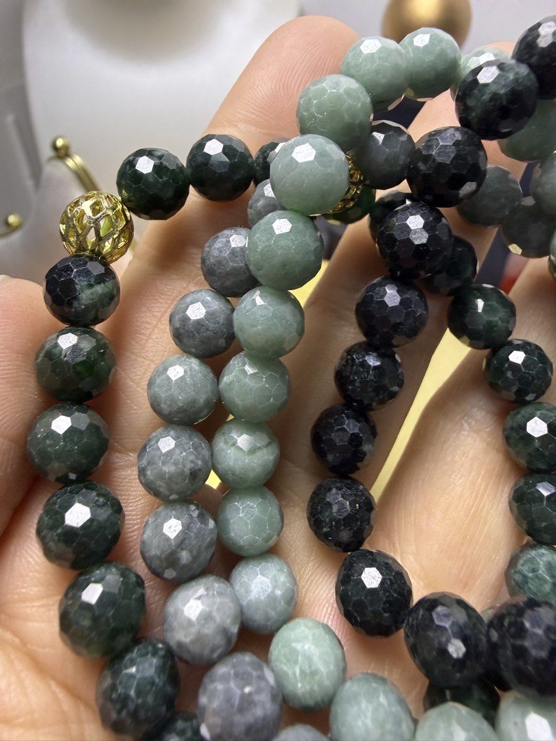 Faceted Jade Bead Bracelet (Category: Bracelets) located in Baguio. Submitted by mooi.kuryba (Listing ID 1463282304, Image 3). Description: Sparkly faceted Jade bead bracelet ✨ Brand New 15.5 - 17 CM 📏 7.5 - 8 MM beads 📿 With Cert 📄 Available in: Light Grey Green Dark Grey Smokey Grey @1,080 PHP Message us for orders! 📲 #beadsbracelet #jade #mooikuryba.
