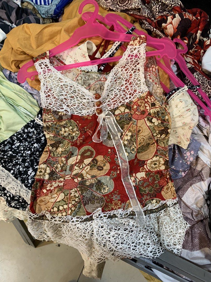 Fairy Top (Category: Others Tops) located in Kabankalan. Submitted by leans_closet (Listing ID 1463226404, Image 2). Description: With flaw refer last picture.
