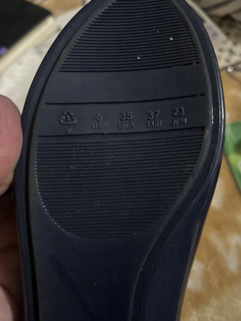 Faux Pas jelly shoes size 6 (Category: Flats & Sandals) located in Cavite. Submitted by cecitrifthshop (Listing ID 1463129977, Image 3). Description: Faux pas jelly shoes original blue size 6 made in paris good condition .