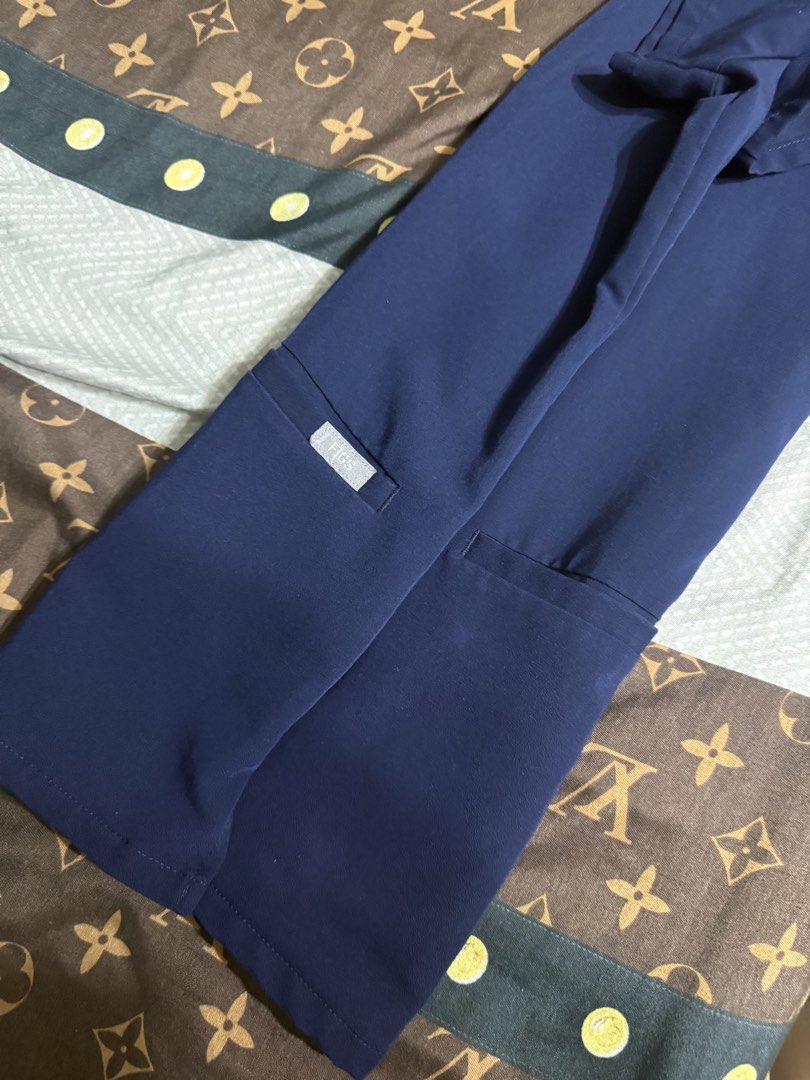 FIGS Navy Blue Technical Collection Scrub Top (Category: Activewear) located in Manila. Submitted by memos_ (Listing ID 1463184702, Image 3). Description: - FIGS Navy Blue Scrub Set (Technical Collection) - Size: S Color: Navy Blue rfs: Size is too big for me 📍near Chinese Gen Hospital.