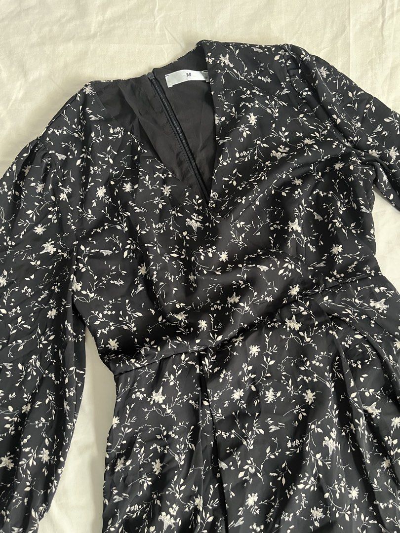 Floral Dress (S-M) (Category: Dresses) located in Quezon City. Submitted by samirosie0329 (Listing ID 1463252081, Image 2). Description: Used twice only :) Good as new .