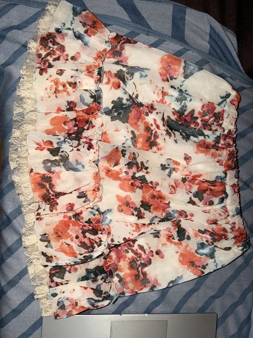 FLORAL MINI SKIRT WITH LACE (Category: Skirts) located in Makati City. Submitted by inxdnl (Listing ID 1463293824, Image 1). Description: IN GOOD CONDITION CAN SEND WHEN WORN OR MEASUREMENT OF THE SKIRT NO DAMAGE OR FLAWS PO CAN SHIP PO AGAD ONCE INTERESTED CAN FIT TO L-XL BODY.
