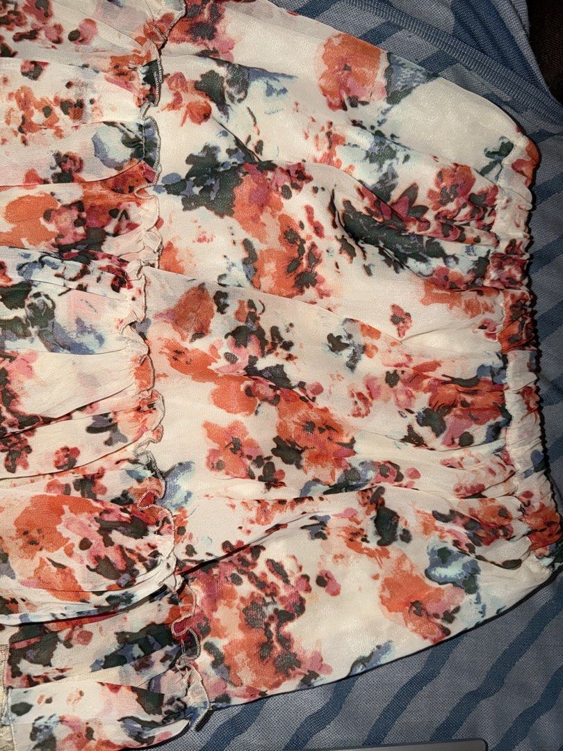 FLORAL MINI SKIRT WITH LACE (Category: Skirts) located in Makati City. Submitted by inxdnl (Listing ID 1463293824, Image 2). Description: IN GOOD CONDITION CAN SEND WHEN WORN OR MEASUREMENT OF THE SKIRT NO DAMAGE OR FLAWS PO CAN SHIP PO AGAD ONCE INTERESTED CAN FIT TO L-XL BODY.