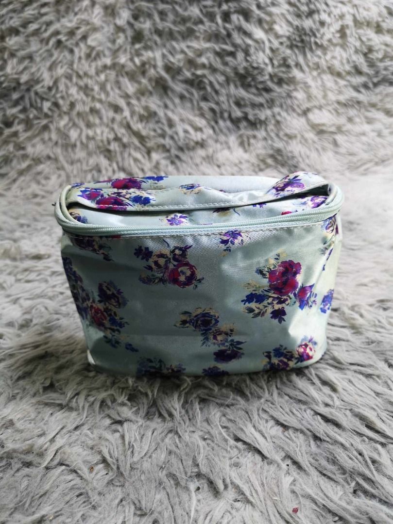 Floral Patterned Zipper Closure Cosmetic Pouch With Top Handle (Category: Looking For) located in Santa Cruz. Submitted by jmy_surplus.2 (Listing ID 1463127433, Image 1). Description: Size ; L- 5 W - 8.6 Color ; Sky Blue Type ; Cosmetic Pouch Brand ; No brand Material ; Nylon Style ; Zip Around Floral Cosmetic Pouch LR 129 JMY 4 Batch #223.