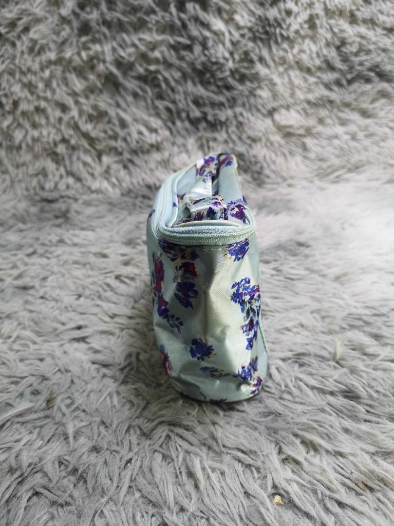 Floral Patterned Zipper Closure Cosmetic Pouch With Top Handle (Category: Looking For) located in Santa Cruz. Submitted by jmy_surplus.2 (Listing ID 1463127433, Image 2). Description: Size ; L- 5 W - 8.6 Color ; Sky Blue Type ; Cosmetic Pouch Brand ; No brand Material ; Nylon Style ; Zip Around Floral Cosmetic Pouch LR 129 JMY 4 Batch #223.