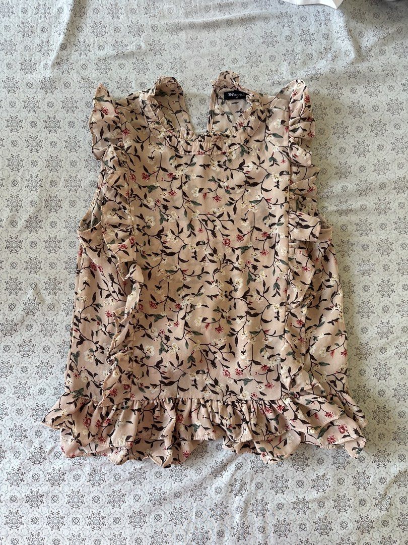 Floral Ruffle Sleeveless Top (Category: Sleeveless) located in Quezon City. Submitted by 4k_cam (Listing ID 1463240220, Image 1). Description: - Cute floral top - Light and airy fabric - Sleeveless with ruffled details on sleeves and hem.