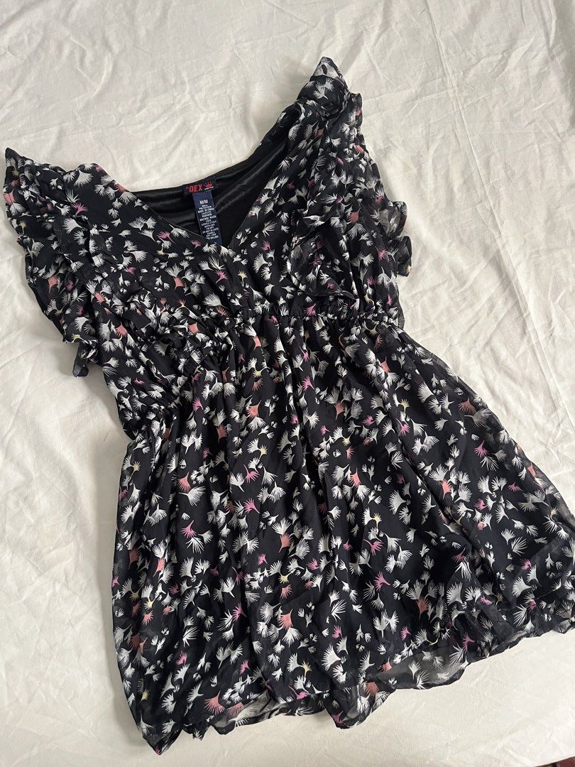 Floral top (S-M) (Category: Blouses) located in Quezon City. Submitted by samirosie0329 (Listing ID 1463252339, Image 1). Description: Used once only :) Brought from Canada .