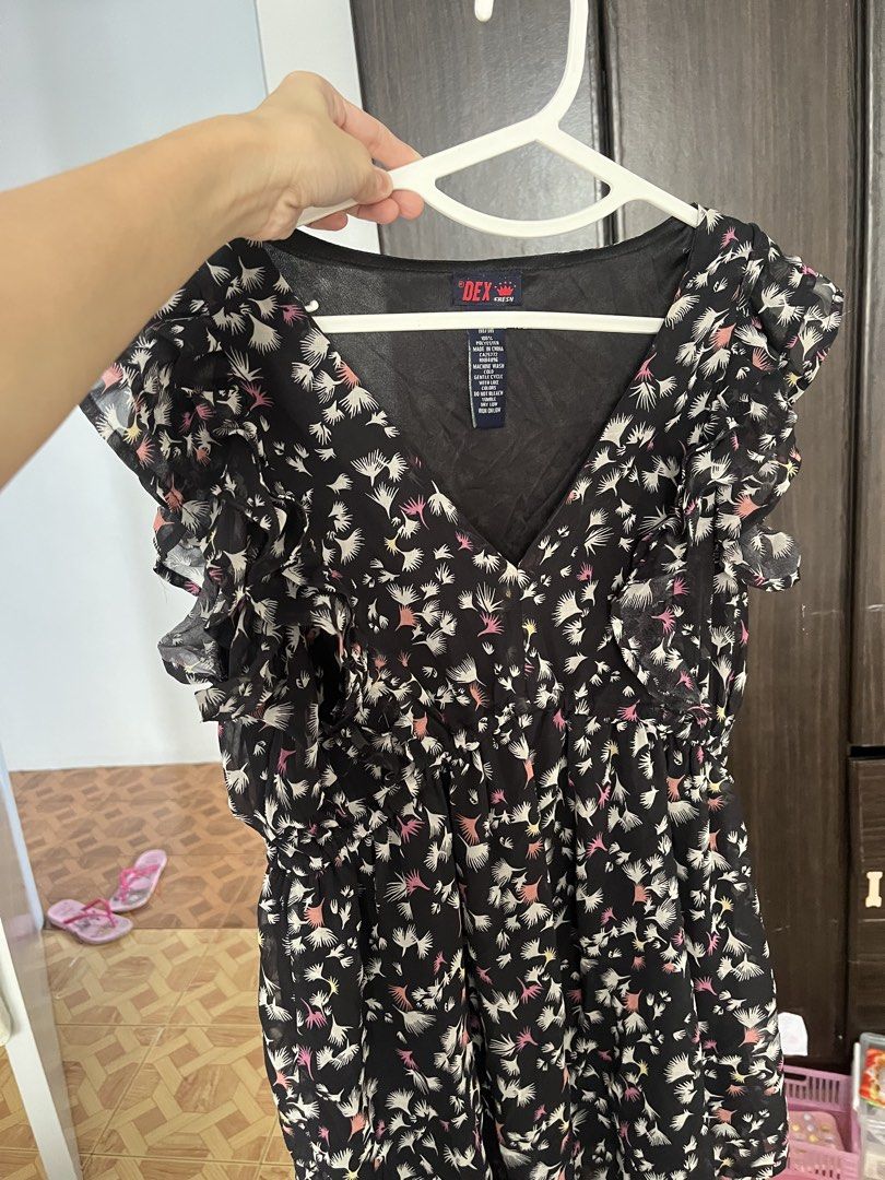 Floral top (S-M) (Category: Blouses) located in Quezon City. Submitted by samirosie0329 (Listing ID 1463252339, Image 2). Description: Used once only :) Brought from Canada .