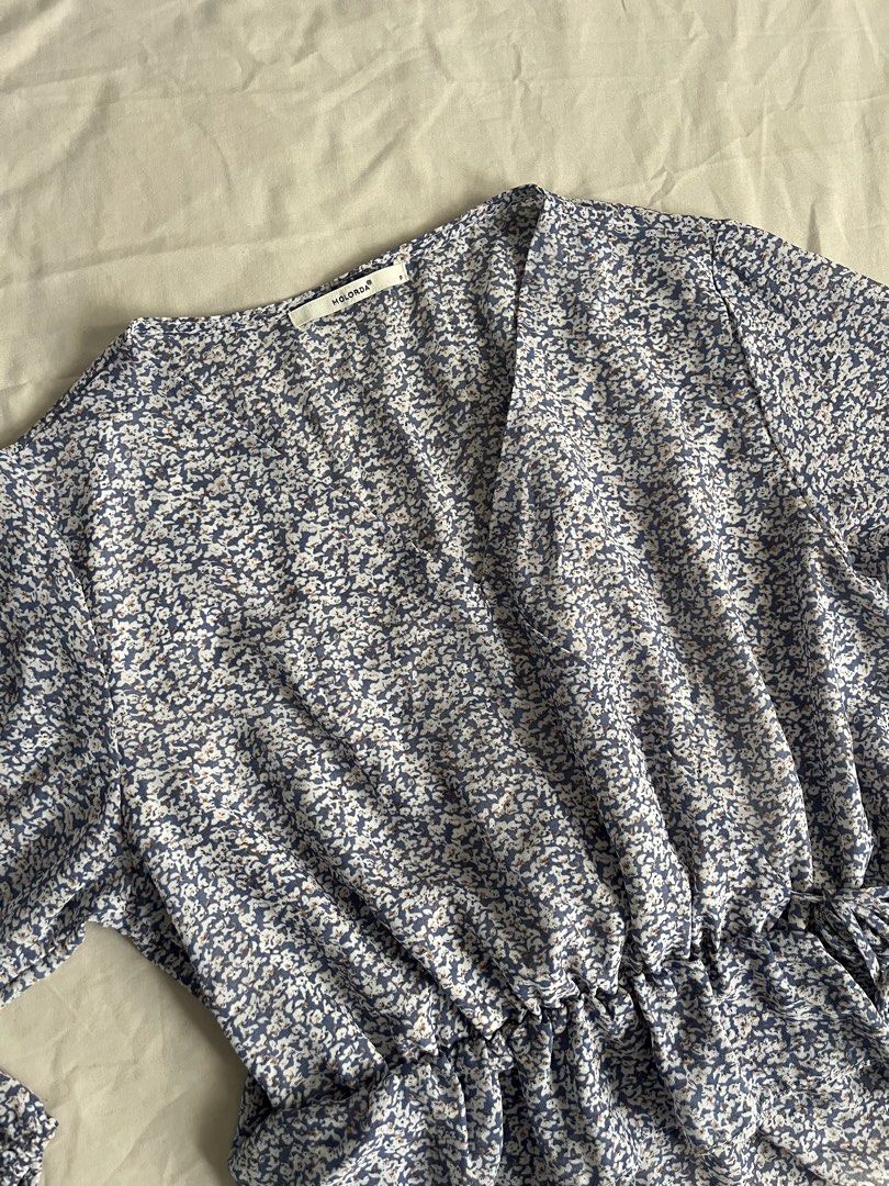 Floral Top (Small- Med) (Category: Blouses) located in Quezon City. Submitted by samirosie0329 (Listing ID 1463251400, Image 2). Description: Used once only :) Good as new .