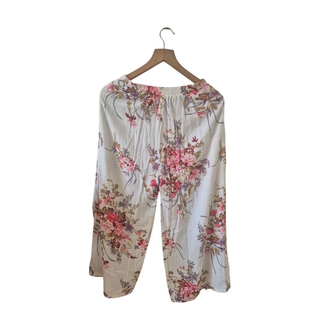 Floral Wideleg Wrap Pants (Category: Other Bottoms) located in Quezon City. Submitted by purpleberry.98 (Listing ID 1463216175, Image 2). Description: .
