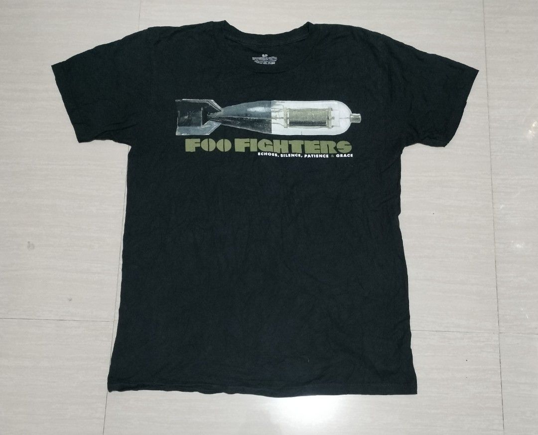 FOO FIGHTERS BAND SHIRT (Category: Tshirts & Polo Shirts ) located in Sariaya. Submitted by social_animalz (Listing ID 1463286971, Image 1). Description: 18.5 x 25.5 with hairline cracks shipping fee is not included.