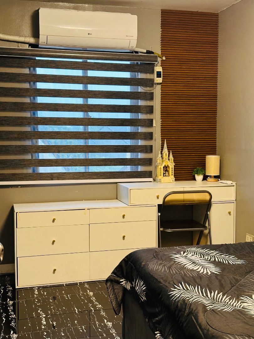 FOR RENT ‼️ (Category: Apartments & Condos) located in Imus. Submitted by queen_yeng (Listing ID 1463283892, Image 3). Description: 📍Urban Deca Homes-Hampton, Imus Cavite FULLY FURNISHED ———————————- 1 Month Advance 2 Months Deposit 🚪 𝐑𝐎𝐎𝐌𝐒 🛏 Main Bedroom w/ Spilt type AC ❄️ ☑️ Double Size Bed w Bed frame ☑️ Set cover bedsheets w comforter ☑️ Chest of drawers w Dresser ☑️ Blinds ☑️ Lamp ☑️ Tri-Color light 💡w/remote 🛏️ Second Bedroom win