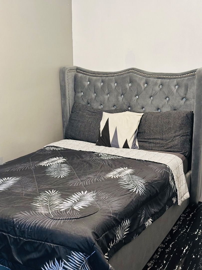FOR RENT ‼️ (Category: Apartments & Condos) located in Imus. Submitted by queen_yeng (Listing ID 1463283892, Image 2). Description: 📍Urban Deca Homes-Hampton, Imus Cavite FULLY FURNISHED ———————————- 1 Month Advance 2 Months Deposit 🚪 𝐑𝐎𝐎𝐌𝐒 🛏 Main Bedroom w/ Spilt type AC ❄️ ☑️ Double Size Bed w Bed frame ☑️ Set cover bedsheets w comforter ☑️ Chest of drawers w Dresser ☑️ Blinds ☑️ Lamp ☑️ Tri-Color light 💡w/remote 🛏️ Second Bedroom win
