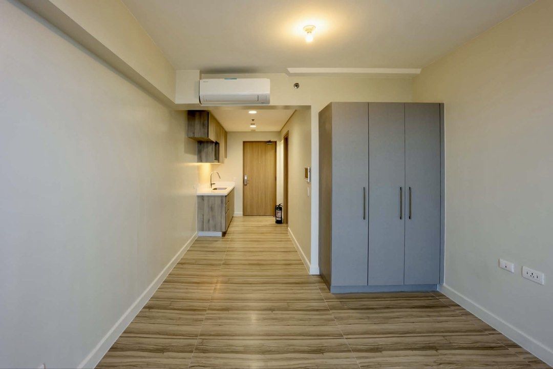 For Rent Studio Unit Maple at Verdant Towers Ortigas (Category: Apartments & Condos) located in Manila. Submitted by gino_buenaventura (Listing ID 1463176147, Image 1). Description: For Rent Studio Unit Maple at Verdant Towers -Studio Unit w/ Balcony -34sqm -Semi Furnished -27th Floor -Samsung 2.0 hp split type inverter -Samsung front load washing machine -Range hood & cooktop -Php25,000 monthly Inclusive of association dues. 1 year minimum lease