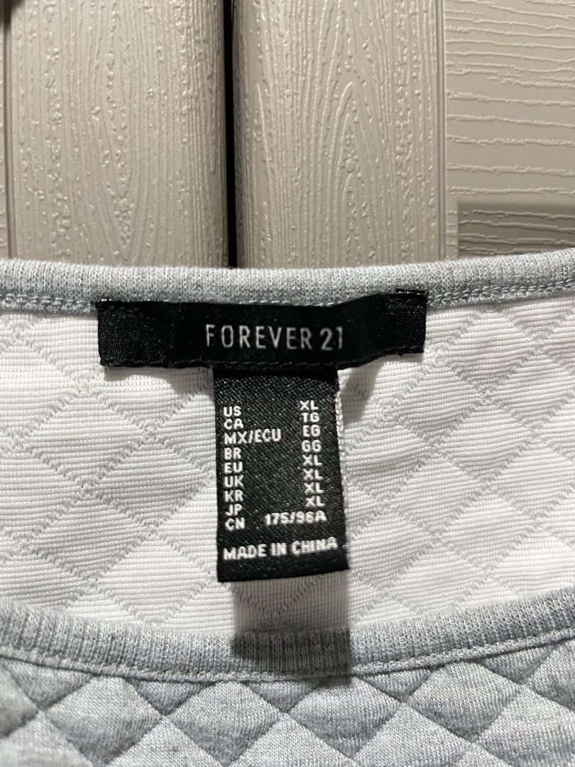 Forever 21 Quilted Grey Crop Top XL (Category: Others Tops) located in Cagayan de Oro. Submitted by takinasphere (Listing ID 1463155292, Image 3). Description: - Grey quilted crop top - Brand: Forever 21 - Features adjustable straps - Cinched hem for a flattering fit - Versatile: great for loungewear or styling up - Size: XL.