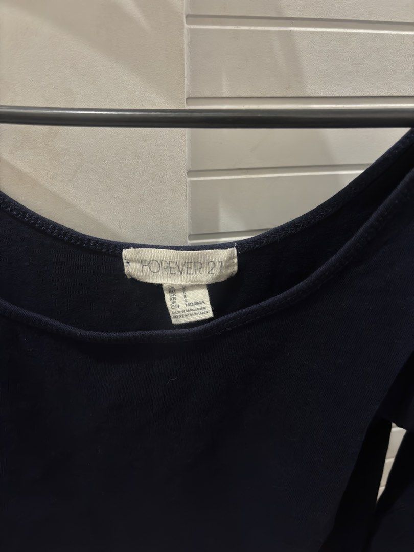Forever 21 top (Category: Announcements) located in Manila. Submitted by xoxo_tine (Listing ID 1463238476, Image 2). Description: .