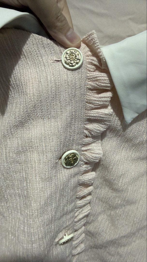 Formal Collared Top (Category: Blouses) located in Quezon City. Submitted by dinesaur (Listing ID 1463305752, Image 2). Description: M-L.