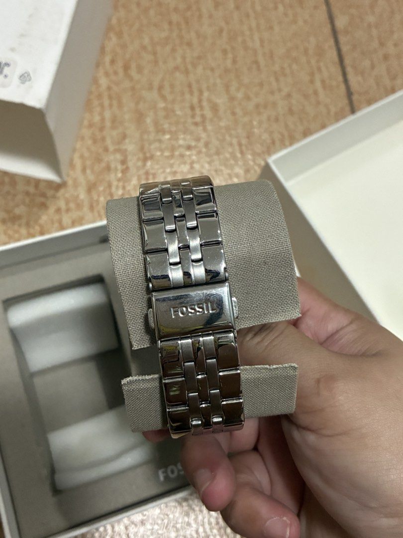 Fossil BQ2466SET Men’s Watch Set – Never Used (Category: Men's Watches) located in Manila. Submitted by leny_lou (Listing ID 1463230310, Image 2). Description: Fossil BQ2466SET Men’s Watch Set – Never Used • Brand: Fossil • Model: BQ2466SET • Condition: Never used • Stylish and versatile design • Great for personal use or as a gift.