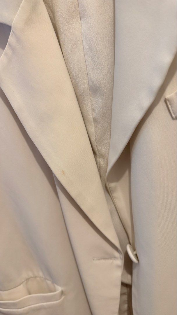Fowzia Cream Double-Breasted Blazer (Category: Coats, Jackets and Outerwear) located in Pasay City. Submitted by thriftyfinds90 (Listing ID 1463133634, Image 3). Description: - Cream-colored blazer from Fawzia - Two front pockets and one chest pocket - Small stain on the lapel (visible in the last photo) - yellowish on collar line - matagal di nagamit and nasa closet lang :) ✨ Mostly new/almost new or worn 1–2x. Most fit XL–XXL RFS: Decluttering 