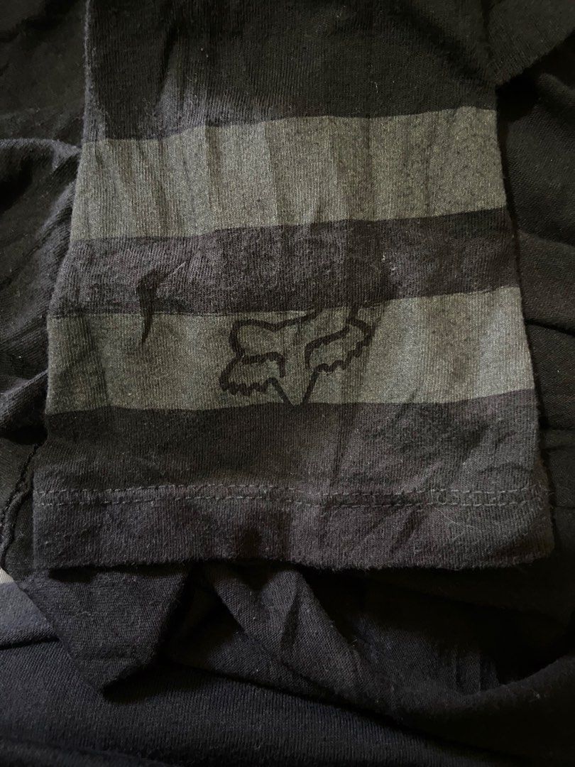 FOX GRUNGE VNECK (Category: Shirts) located in Abulug. Submitted by binchifinds (Listing ID 1463166216, Image 3). Description: .