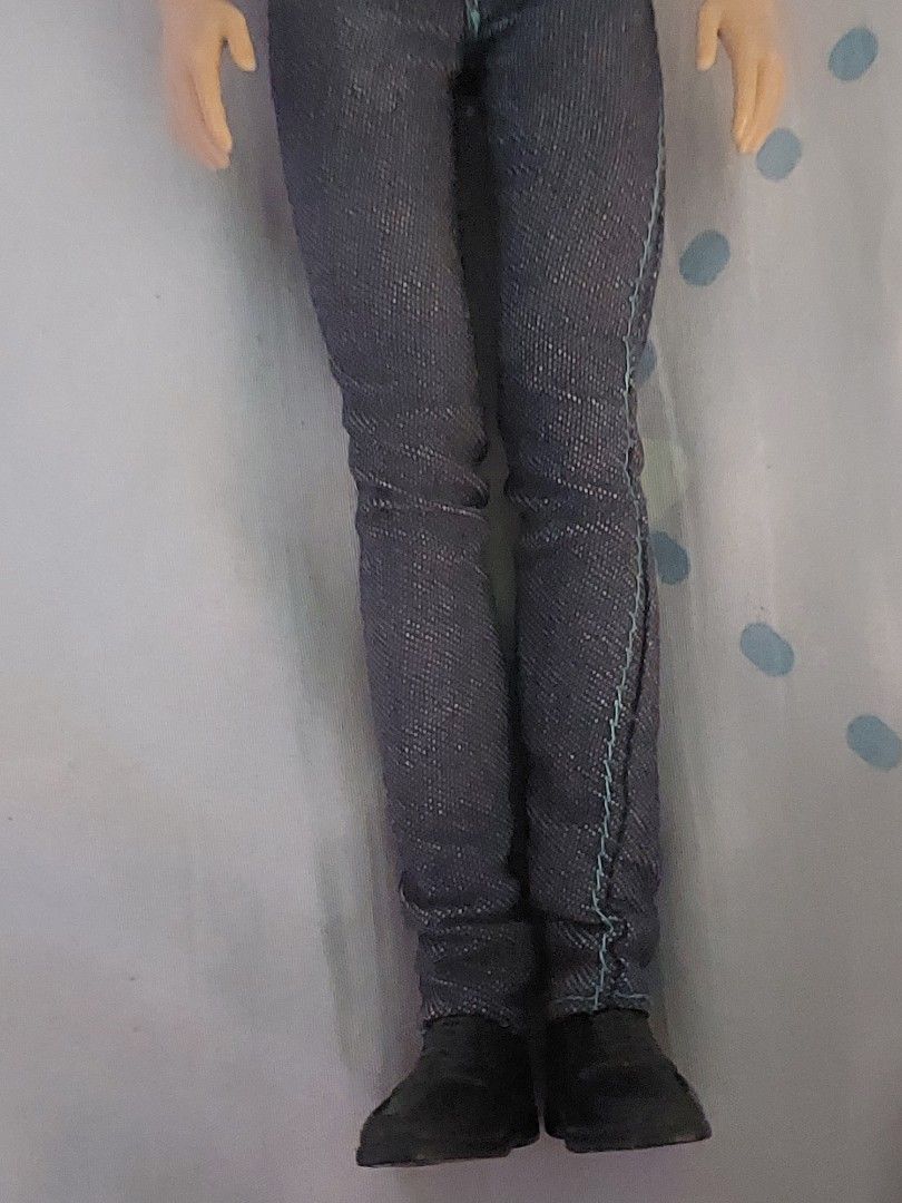 FS KEN DOLL (Category: Figurines & Statues) located in Las Pinas. Submitted by g.bonx (Listing ID 1463201796, Image 3). Description: FS KEN DOLL ‼️ / PTPA price: 400 flaws: has dirt stains on the clothes, needs cleaning view each photos very well before buying 🛍 DM if interested 📩 ° MOP: GCASH ° MOD: JNT loc: las pinas city.