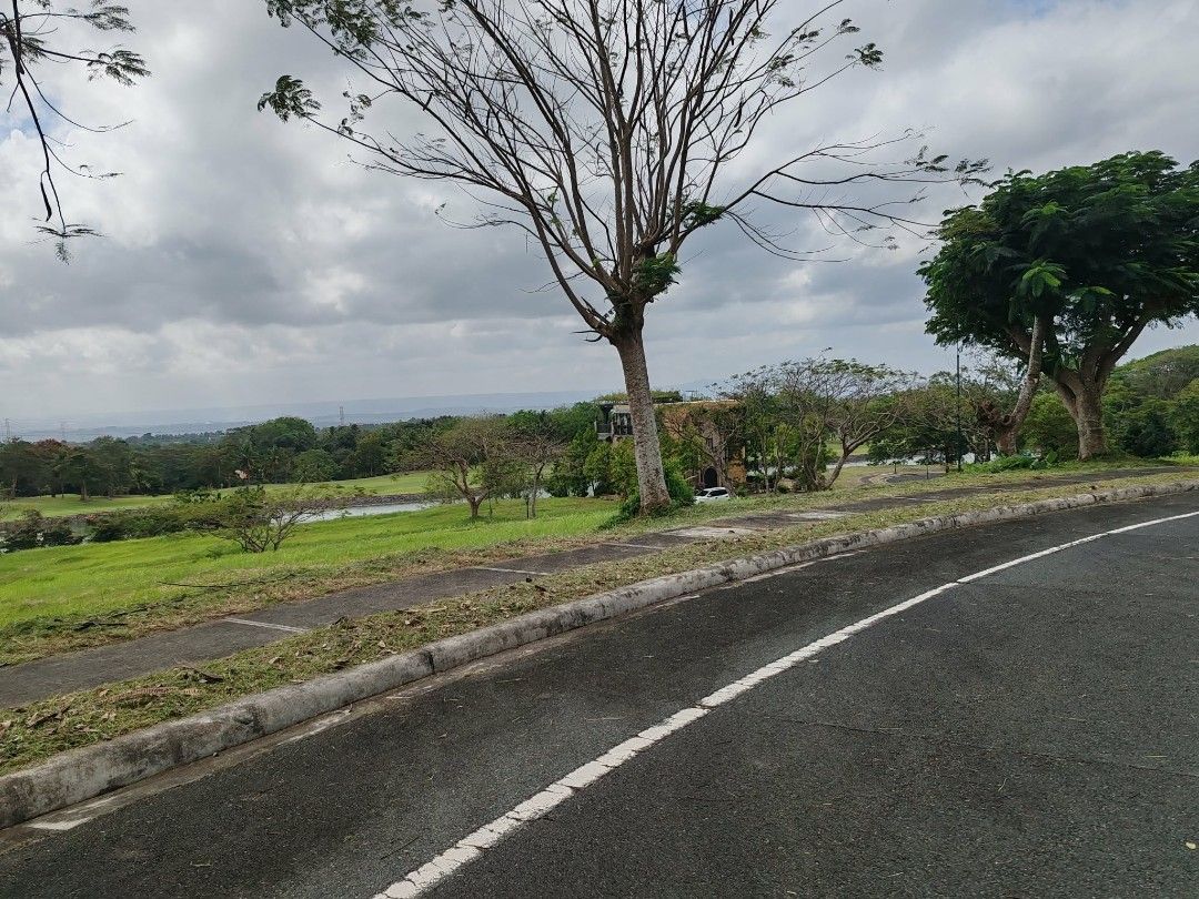 Fullview Taal Tagaytay Highlands (Category: Announcements) located in Makati City. Submitted by xoxogen92 (Listing ID 1463213700, Image 3). Description: 📍Midlands 📌Lot area : 384 sqm ✅Clubshare membership ✅Full view Taal.