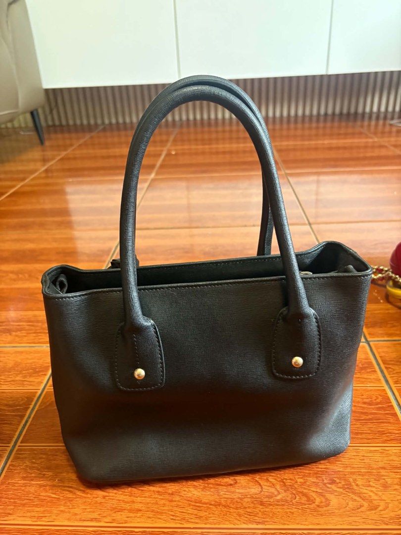 Furla bag (Category: Luxury Bags & Wallets) located in Quezon City. Submitted by cel1111 (Listing ID 1463263062, Image 2). Description: Furla Bag Missing Strap ₱9000.