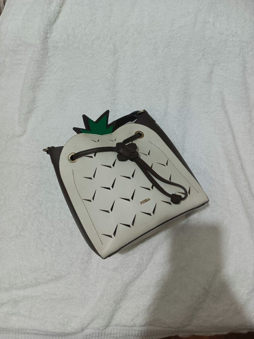 FURLA DOLCEZZA PINEAPPLE BUCKET BAG (Category: Luxury Bags & Wallets) located in Manila. Submitted by sabrinacalin (Listing ID 1463289225, Image 1). Description: 🍍 FURLA DOLCEZZA PINEAPPLE BUCKET BAG 🍍 ✨ Stylish and unique Furla piece perfect for everyday looks! 📏 Dimensions: L: 18 cm W: 11 cm H: 20 cm 💰 Price: ₱3,500 📩 PM to order/inquire! First to confirm gets the item. 🛍️✨.
