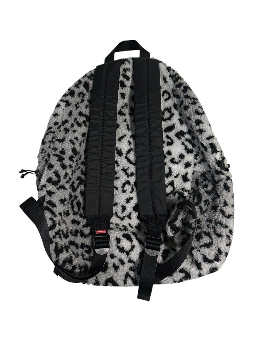 FW17 Supreme Leopard Fleece Backpack White (Category: Backpacks) located in Manila. Submitted by rrare1 (Listing ID 1463150184, Image 2). Description: OS pretty spacious zips r smooth no issues no rips no nothing sumn light n cool funky fuzzy backpack 🐆.