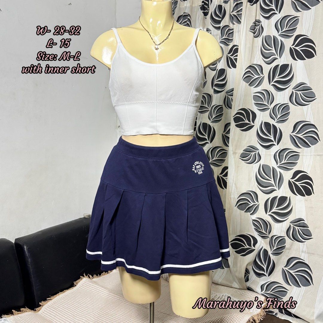 GAP Athletic Pleated Mini Skirt with Inner Short (Category: Skirts) located in Mabalacat. Submitted by marahuyos.finds (Listing ID 1463231898, Image 1). Description: - GAP Athletic navy blue pleated mini skirt - Size: M-L (fits waist 28-32 inches) - Length: 15 inches - Features inner shorts for added coverage - Ideal for sporty and casual looks - Easy to pair with tops and sneakers.