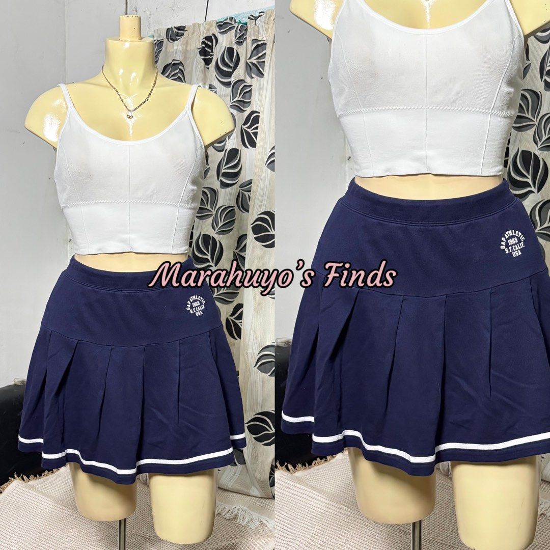 GAP Athletic Pleated Mini Skirt with Inner Short (Category: Skirts) located in Mabalacat. Submitted by marahuyos.finds (Listing ID 1463231898, Image 2). Description: - GAP Athletic navy blue pleated mini skirt - Size: M-L (fits waist 28-32 inches) - Length: 15 inches - Features inner shorts for added coverage - Ideal for sporty and casual looks - Easy to pair with tops and sneakers.