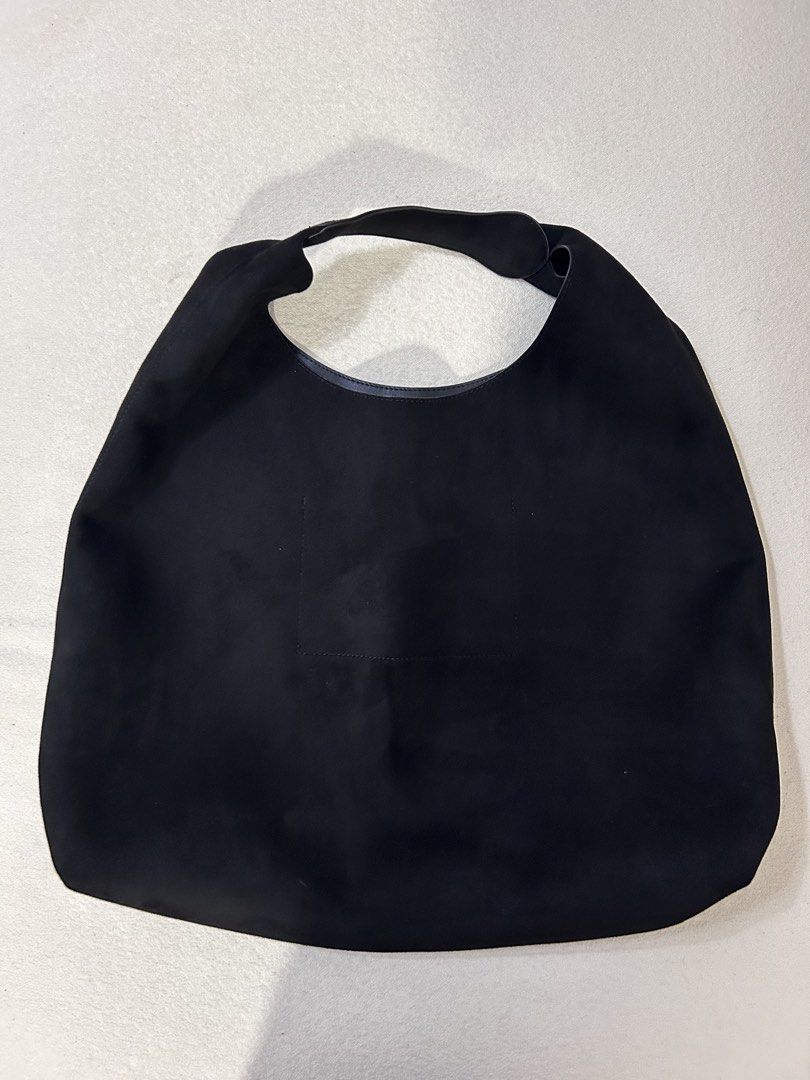 GAP Suede Tote Bag (Category: Tote Bags) located in Manila. Submitted by juliashopzz (Listing ID 1463255211, Image 3). Description: 100% Polyester Color: Black Spacious slouchy design Perfect for work, school, or everyday use Condition: Used but in very good condition. Barely used and well-kept. No major signs of wear. .