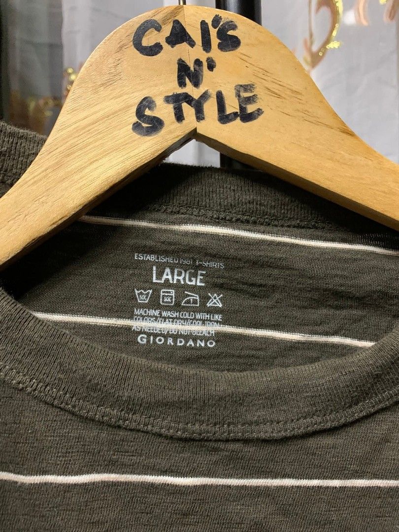 Giordano sweater (Category: Coats, Jackets and Outerwear) located in Lianga. Submitted by legitseller12345678 (Listing ID 1463166379, Image 2). Description: Giordano Excellent large Dimes 22x27 Solid Mine 200 plus sf.