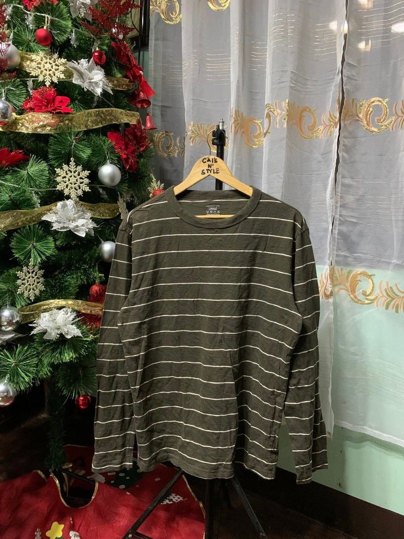 Giordano sweater (Category: Coats, Jackets and Outerwear) located in Lianga. Submitted by legitseller12345678 (Listing ID 1463166379, Image 1). Description: Giordano Excellent large Dimes 22x27 Solid Mine 200 plus sf.