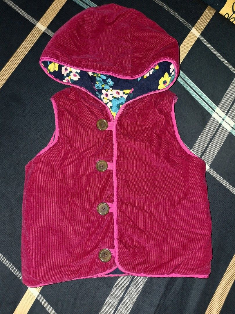 Girls kids Vest (Category: Coats, Jackets and Outerwear) located in Manila. Submitted by jilliese (Listing ID 1463245204, Image 1). Description: Girls Pink Corduroy Reversible Vest with Floral Lining preloved branded like new fit 2-4yrs old .