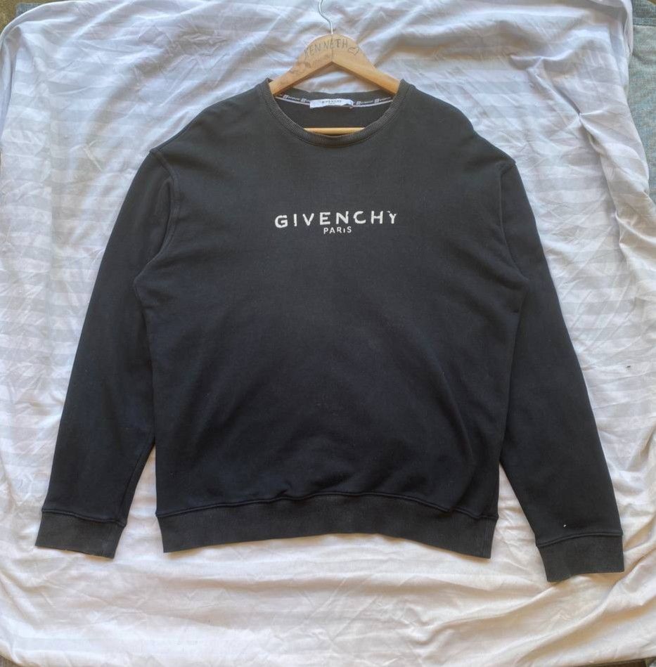 Givenchy crew-neck sweatshirt (Category: Coats, Jackets and Outerwear) located in Siniloan. Submitted by kennethrubis (Listing ID 1463275804, Image 1). Description: 📐DIMES: W24.5 L28 ✨IN VERY GOOD CONDITION 📍SINILOAN LAGUNA LOCATION 🚚WE SHIP VIA J&T.