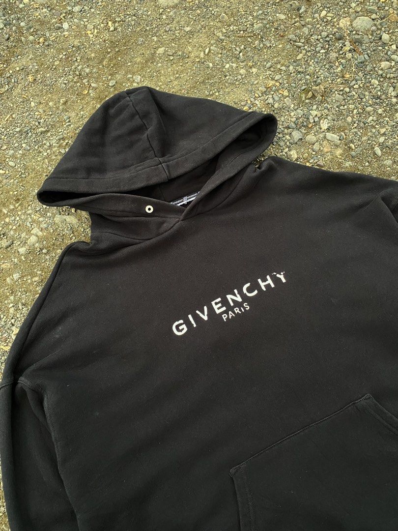 Givenchy Distressed Logo (Category: Coats, Jackets and Outerwear) located in Santo Tomas. Submitted by mmnl.pcn (Listing ID 1463205330, Image 2). Description: EXCELLENT CONDITION NO HIDDEN ISSUE COLOR RATE 9.8/10 HEARING OFFERS FOR NOW.