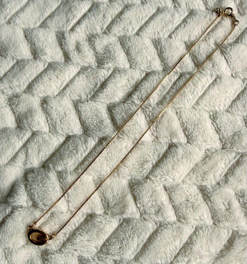 Givenchy Necklace (Category: Necklaces) located in Quezon City. Submitted by liezl.marie (Listing ID 1463160143, Image 2). Description: A vintage Giv€nchy gold-tone oval “G” pendant necklace featuring a delicate twist chain. 3,200 Open for layaway. Disclaimer: We are not affiliated, associated, authorized, endorsed by or in any way officially connected with any other company or luxury brand. All copyrights are reserved to the original brand..