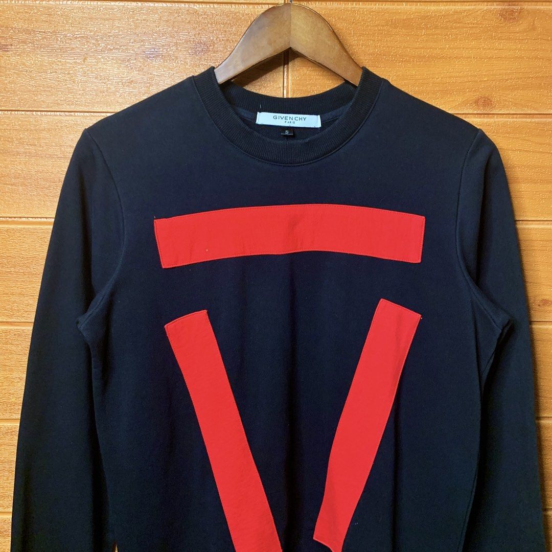 Givenchy Paris Crewneck Pullover (Category: Formal Shirts) located in Quezon City. Submitted by donklasiko (Listing ID 1463124543, Image 3). Description: Condition: 9.5+/10 Pristine condition Issue: non Refer to the dimension 🤗 PM FOR MORE DETAILS NO RETURN, NO EXCHANGE & NO REFUND! ✅I ALSO ACCEPT TRADE/SWAP TO ANYTHING JUST DROP YOUR OFFER Please manage your expectations, this is a secondhand item. What you see is what you get 😊 💵MOP: GCASH, 