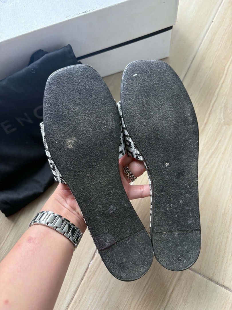 Givenchy Slides (Category: Sneakers & Footwear) located in Quezon City. Submitted by cel1111 (Listing ID 1463261577, Image 3). Description: Givenchy Slides Size 35 Slightly used With dust bag & box ₱10,000.