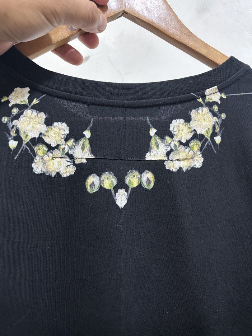 Givenchy Ss15-Riccardo Tisci Era (Category: Luxury Apparel) located in Taytay. Submitted by leanmark103093 (Listing ID 1463258209, Image 3). Description: GlV€NCHY Ss15 Riccardo Tisci Era Virgin Mary Tee Small on tag W23 L30.5 Excellent Condition No issue 3k shipped.