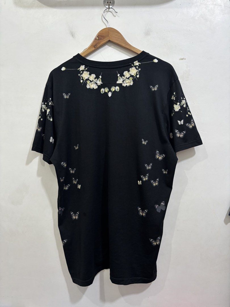 Givenchy Ss15-Riccardo Tisci Era (Category: Luxury Apparel) located in Taytay. Submitted by leanmark103093 (Listing ID 1463258209, Image 2). Description: GlV€NCHY Ss15 Riccardo Tisci Era Virgin Mary Tee Small on tag W23 L30.5 Excellent Condition No issue 3k shipped.