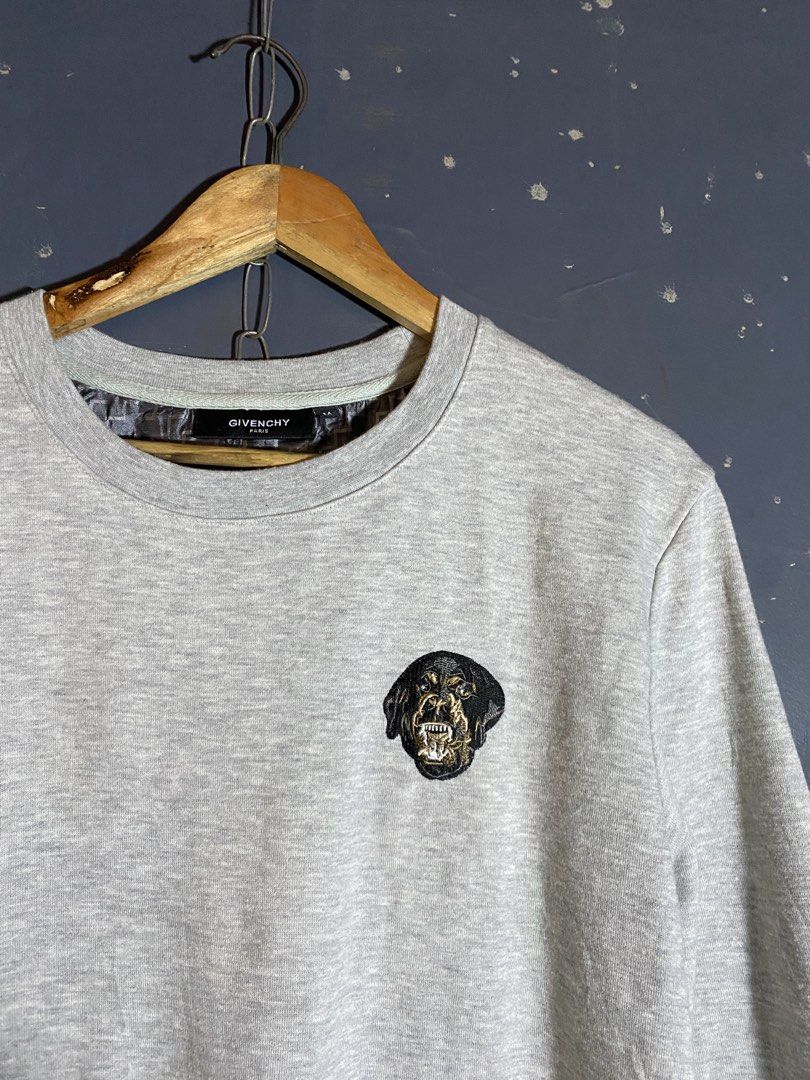Givenchy Sweater (Category: Luxury Apparel) located in Davao. Submitted by msthrifted (Listing ID 1463318930, Image 3). Description: Size M No issues.