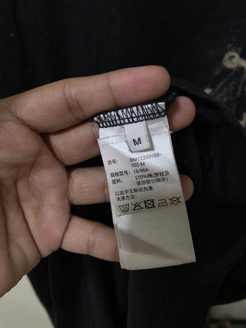 GIVENCHY TROMPE-L'OEIL EFFECT (Category: Tshirts & Polo Shirts ) located in Tabaco. Submitted by hidden_gem.2 (Listing ID 1463239203, Image 3). Description: 1 minimal pinhole Need wash only Medium.