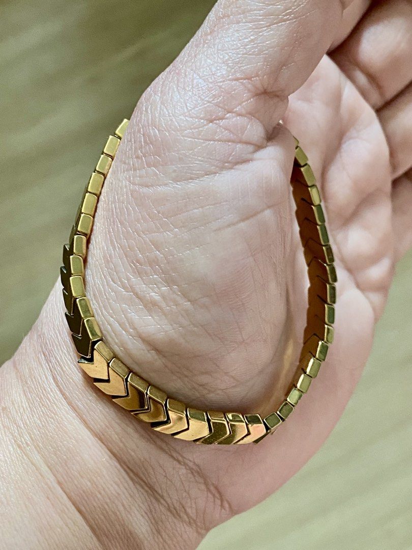 Golden Hematite Stretch Bangle Bracelet (Category: Bracelets) located in Pasig City. Submitted by talaversify (Listing ID 1463167957, Image 3). Description: Semi-precious stone: Hematite Stone size: 6mm Wrist size: 16cm 💠 Natural stone 💠.