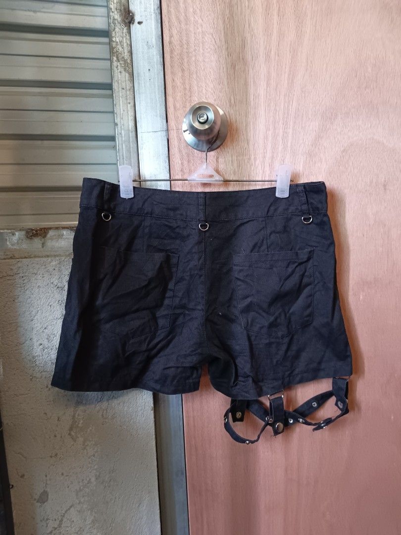 Gothic Lolita Punk shorts (Category: Shorts) located in Davao. Submitted by mln-boutique (Listing ID 1463121927, Image 3). Description: size - 30 length - 12 good condition color rate - 9.5/10 black po yan lalo na sa zipper part pangit lang lighting.