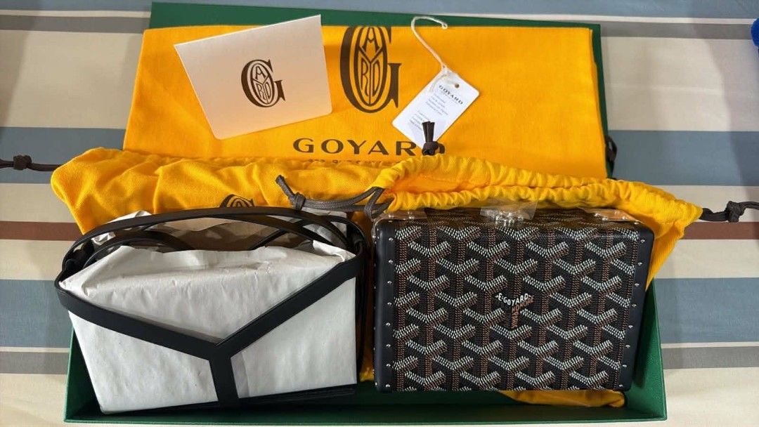 Goyard Minaudiere Trunk Bag (Category: Luxury Bags & Wallets) located in Quezon City. Submitted by prelovedbyemd_ (Listing ID 1463194431, Image 1). Description: Goyard Minaudiere Trunk Bag 💰 Price: ₱205,000 • Authentic Goyard Minaudiere Trunk Bag in Black • Classic Goyardine canvas with sleek leather trim and hardware • Elegant structured box silhouette inspired by historic Goyard trunks • Versatile design includes the original removable leather