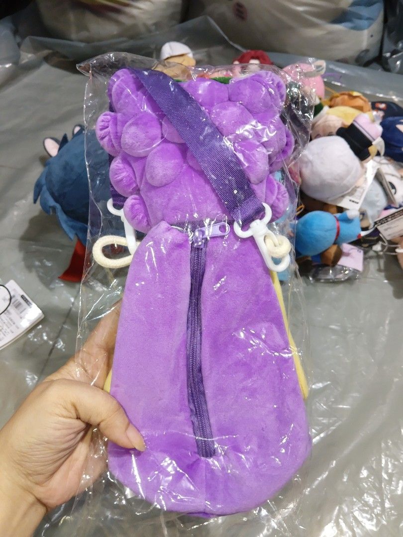 Grape pet bottle holder (Category: Homes & Other Pet Accessories) located in San Marcelino. Submitted by cmplushies (Listing ID 1463184013, Image 2). Description: .