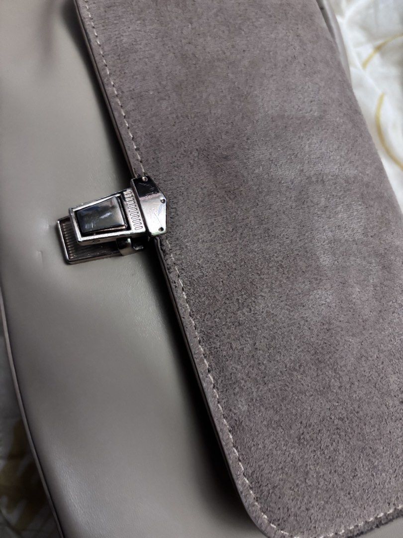 gray/brown mini bag (Category: Purses & Pouches) located in Taguig. Submitted by megdeclutterz (Listing ID 1463259377, Image 3). Description: - small bag - not branded - no strap - approx. 5x10 inches - working zippers - with lipstick stain ‼️ negotiable ‼️ please manage your expectations ‼️ Taguig/Bgc location.