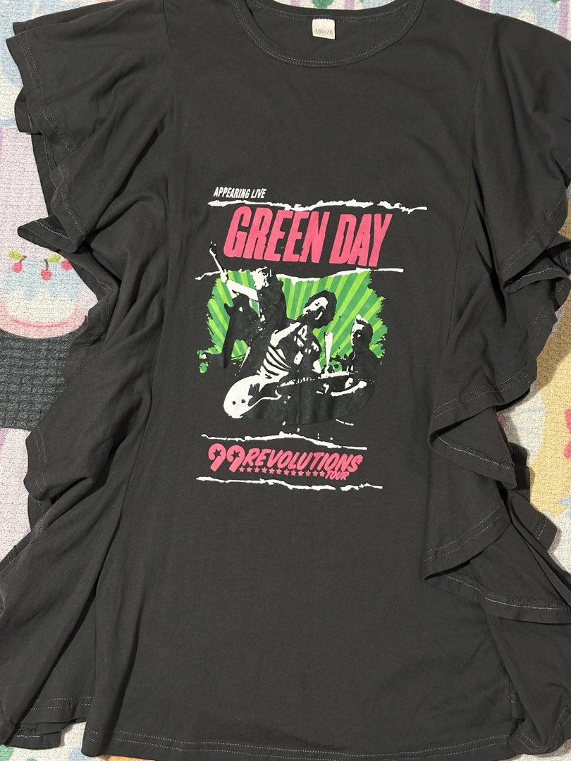 Green Day Gray Graphic Shirt (S-M) (Category: Shirts) located in Manila. Submitted by vintage_revo.ph (Listing ID 1463287191, Image 3). Description: .